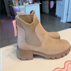 New Sincerely Jules Tan Boots size 9